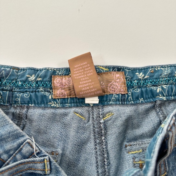 Candies Womens Jeans / Capris Light Wash Flare Hip Embellished Detailed 30x26 - Picture 6 of 8